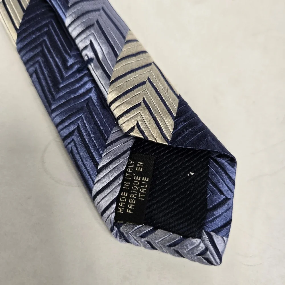 Canali Blue Silver Chevron Herringbone Silk Tie Made in Italy Mens Necktie
